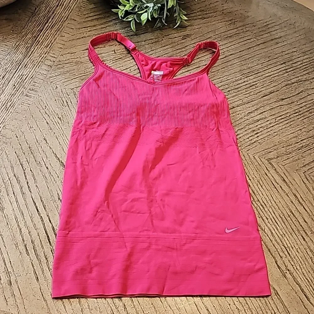 Nike fit dry tank top size M